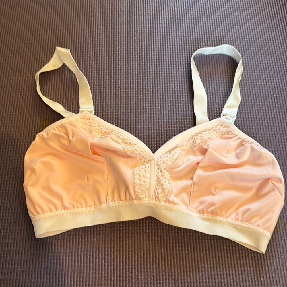 The dairy fairy size M nursing/pumping bra